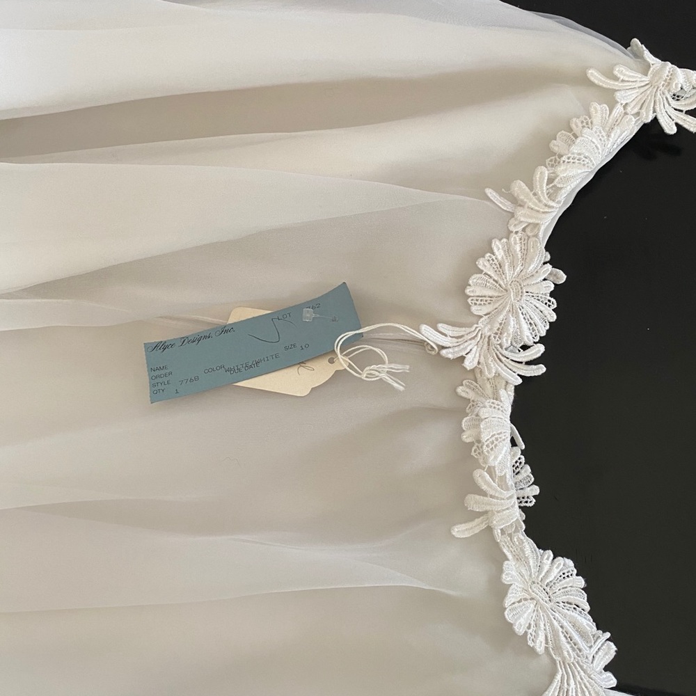 DESTINATION WEDDING — amazing 2 piece top & skirt white formal/wedding..♥️ - Picture 7 of 8